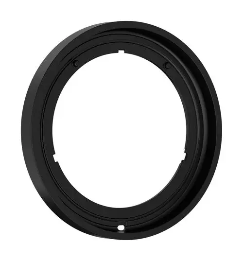 Schwarze ringförmige Rosette von Hansgrohe, offen in der Mitte. Klares Design, passend für verschiedene Anwendungen im Sanitärbereich.